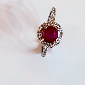 Anillo rubí redondo