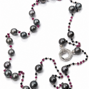 Collar de Perlas Tahiti y Rubies